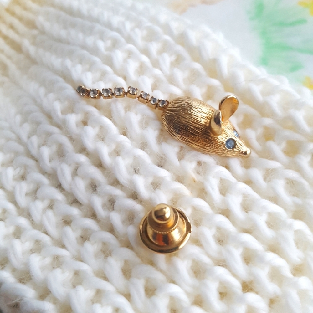 🌙 AVON Mouse 🐭 Pin Brooch Rhinestone - Picture 2 of 11